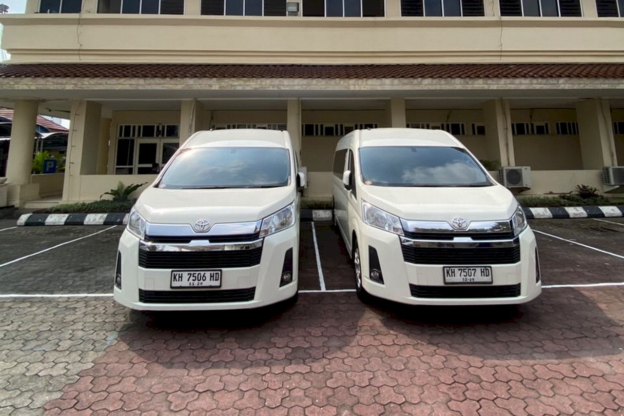 Harga Sewa Hiace Jogja untuk Family Gathering & Company Outing 2026 | Nyaman untuk Rombongan