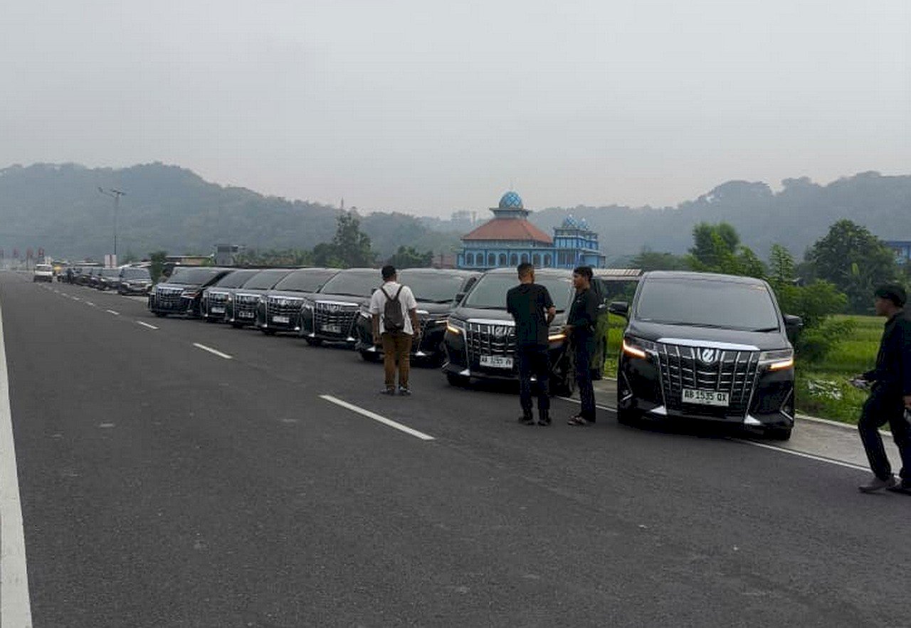 Harga Sewa Mobil Jogja & Hiace 2026 | Panduan + Daftar Armada Terpercaya
